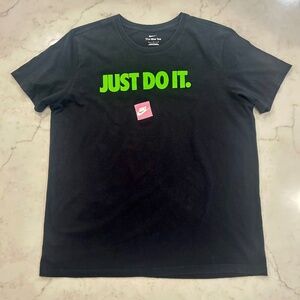 Nike Men's "Just Do It" Green Motto Black Short Sleeve T-shirt - Large - Preowne